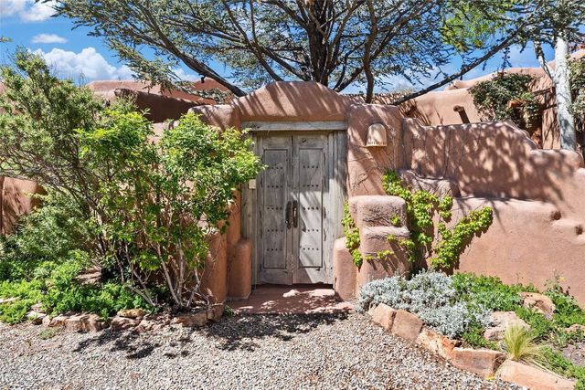 17 Tano West, Santa Fe, NM 87506