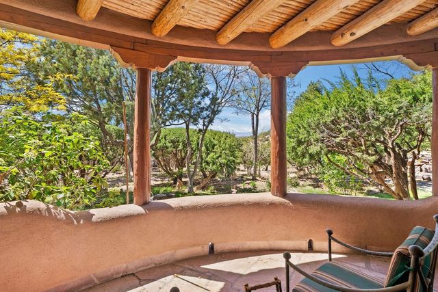 17 Tano West, Santa Fe, NM 87506