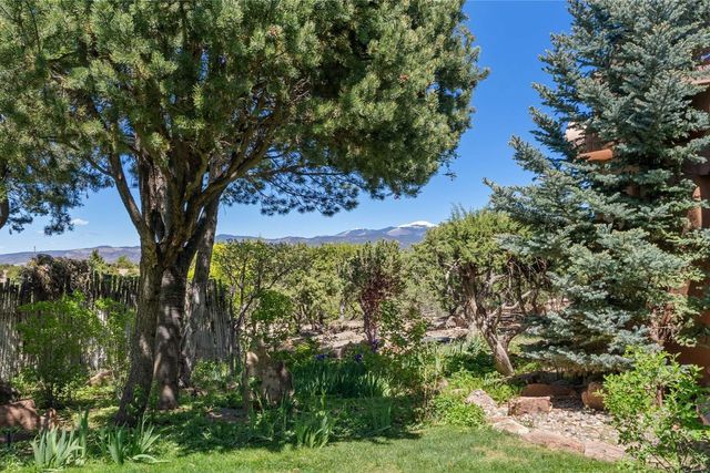 17 Tano West, Santa Fe, NM 87506