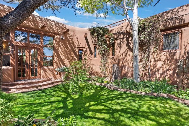17 Tano West, Santa Fe, NM 87506