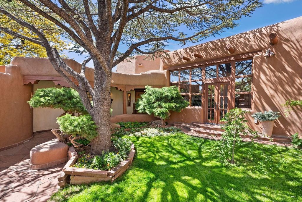 17 Tano West, Santa Fe, NM 87506