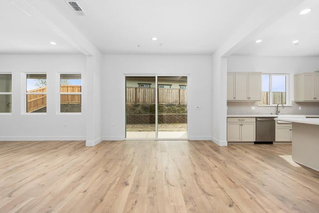 4522 Iron Creek Court, Friant, CA 93626