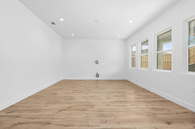 4522 Iron Creek Court, Friant, CA 93626