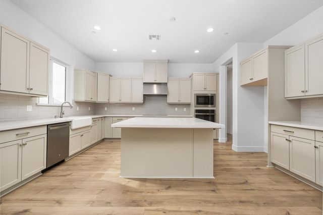 4522 Iron Creek Court, Friant, CA 93626