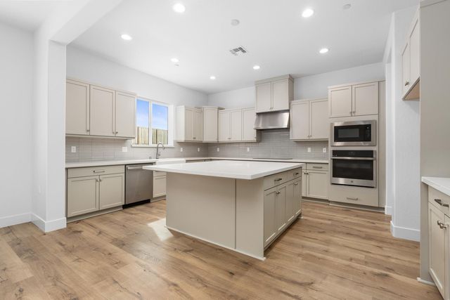 4522 Iron Creek Court, Friant, CA 93626