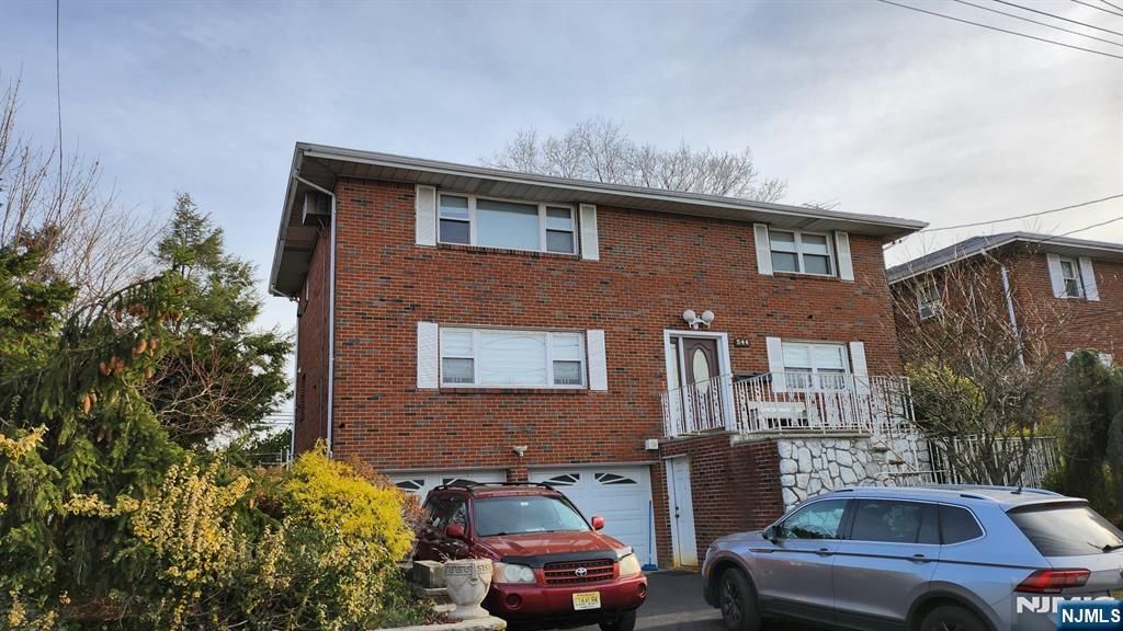 544 8th Street FL 1, Palisades Park, NJ 07650