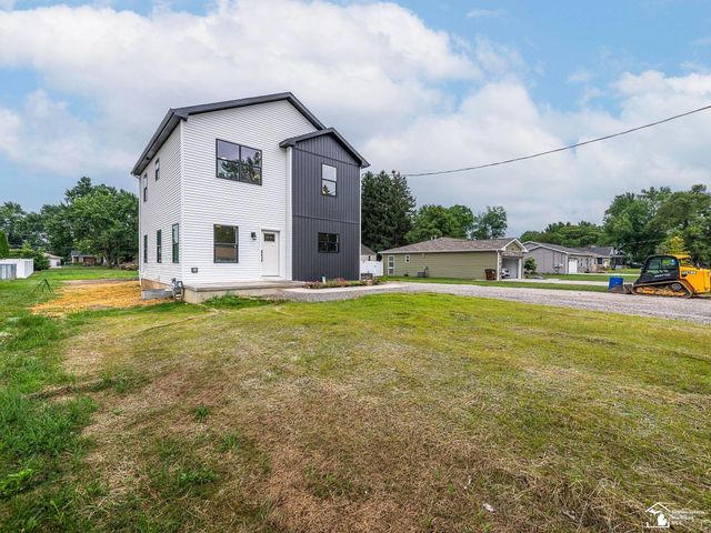 15604 Pine Street, Monroe, MI 48161