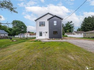 15604 Pine Street, Monroe, MI 48161