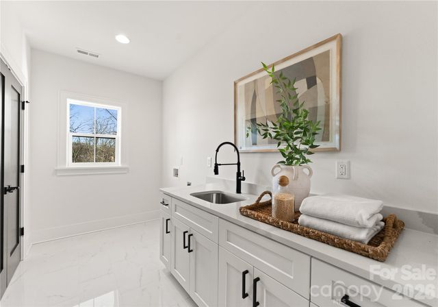 2005 South Street, Charlotte, NC 28208