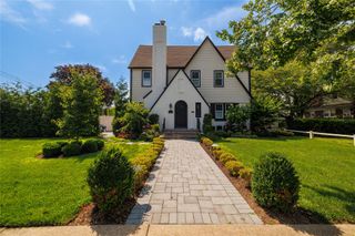 2498 Rockville Centre Parkway, Oceanside, NY 11572