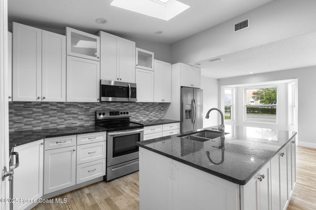 120 Cascade Avenue SE, Palm Bay, FL 32909