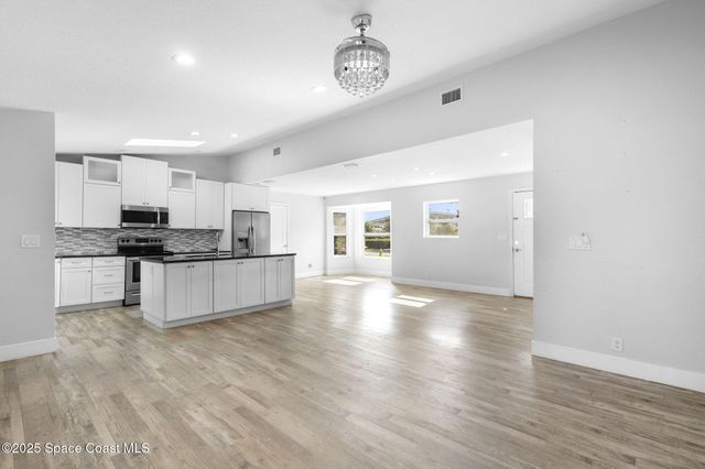 120 Cascade Avenue SE, Palm Bay, FL 32909