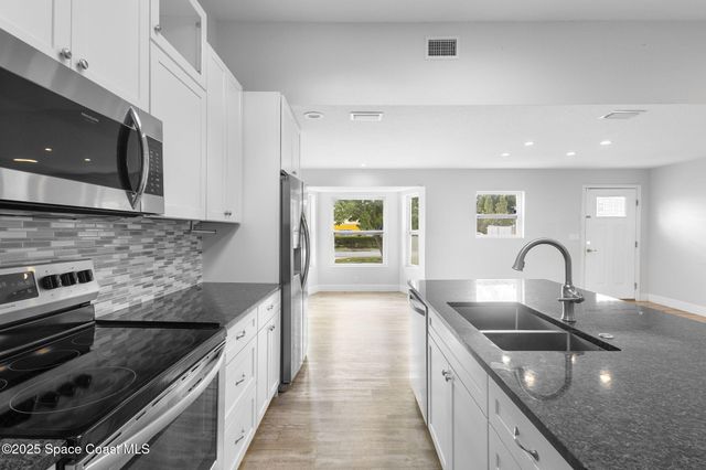 120 Cascade Avenue SE, Palm Bay, FL 32909