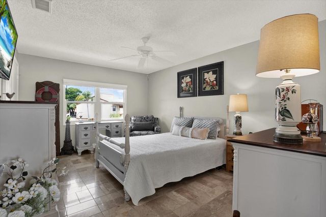 9209 SEMINOLE BOULEVARD 14, Seminole, FL 33772