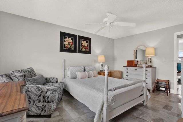 9209 SEMINOLE BOULEVARD 14, Seminole, FL 33772
