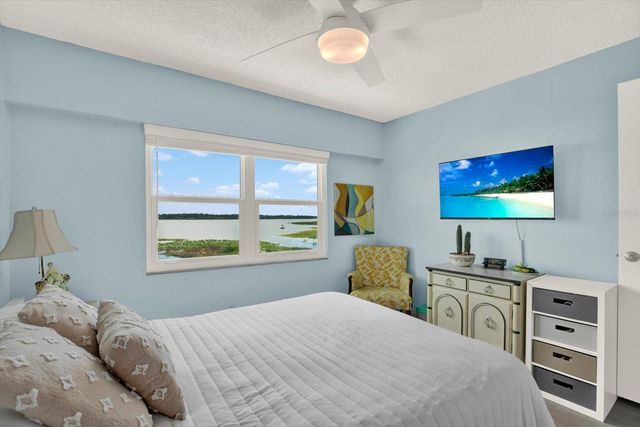 9209 SEMINOLE BOULEVARD 14, Seminole, FL 33772