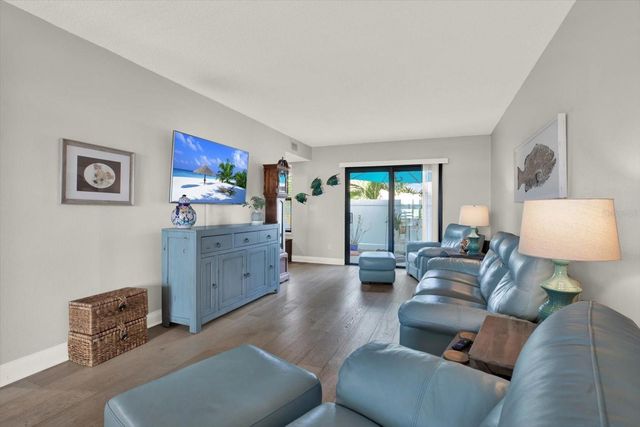 9209 SEMINOLE BOULEVARD 14, Seminole, FL 33772