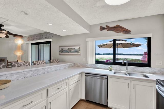 9209 SEMINOLE BOULEVARD 14, Seminole, FL 33772