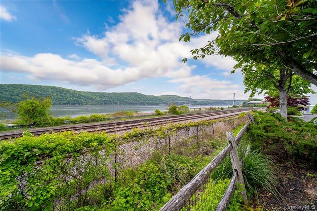 506 Southview Drive, Poughkeepsie, NY 12601
