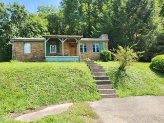 14 Vic Elam Road, West Liberty, KY 41472