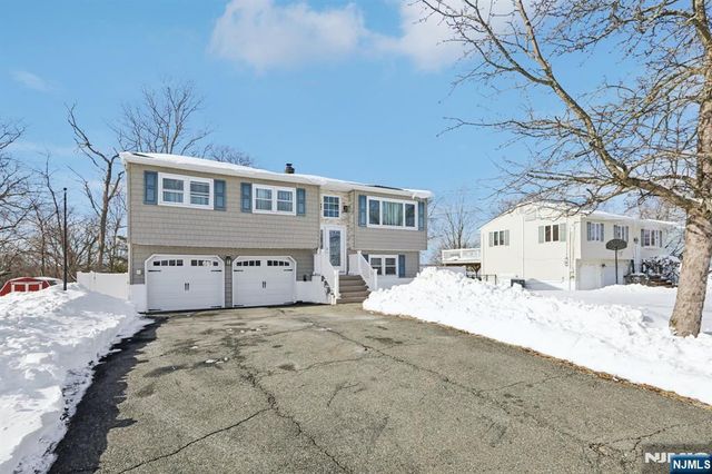 36 Musconetcong Avenue, Hopatcong, NJ 07843