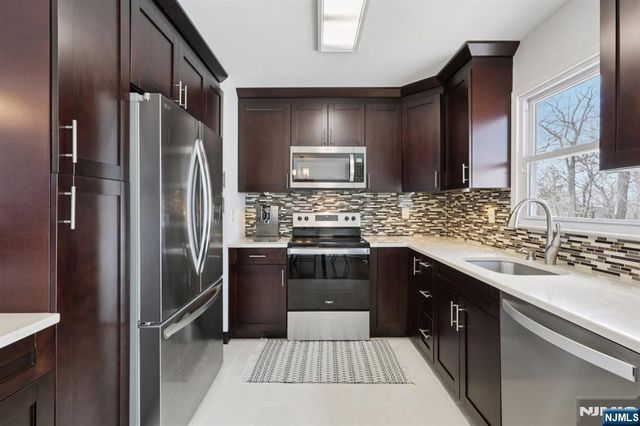 36 Musconetcong Avenue, Hopatcong, NJ 07843