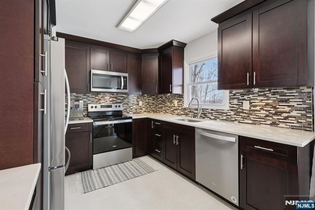 36 Musconetcong Avenue, Hopatcong, NJ 07843