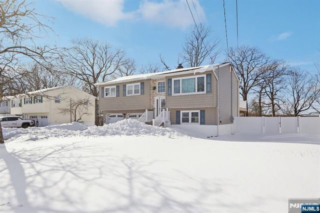 36 Musconetcong Avenue, Hopatcong, NJ 07843