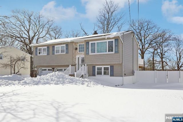 36 Musconetcong Avenue, Hopatcong, NJ 07843