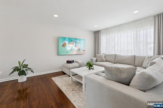 36 Musconetcong Avenue, Hopatcong, NJ 07843