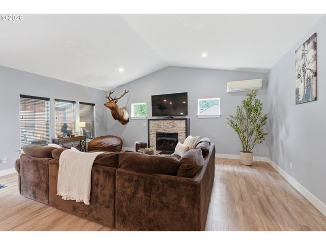 985 5TH Ave, Vernonia, OR 97064