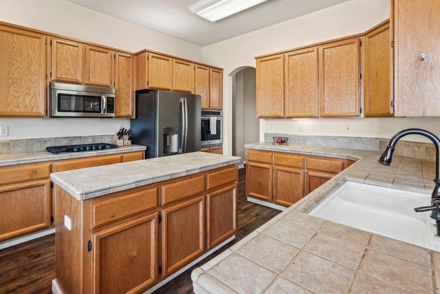 6212 Night Ridge Way, Rocklin, CA 95765