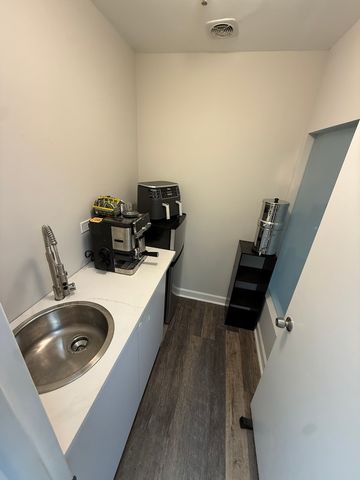 7928 Madison Street, Burr Ridge, IL 60527