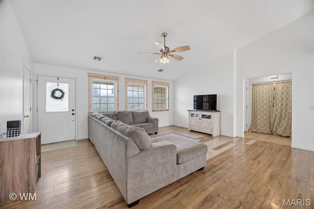 1134 Applelane, Lebanon, MO 65536