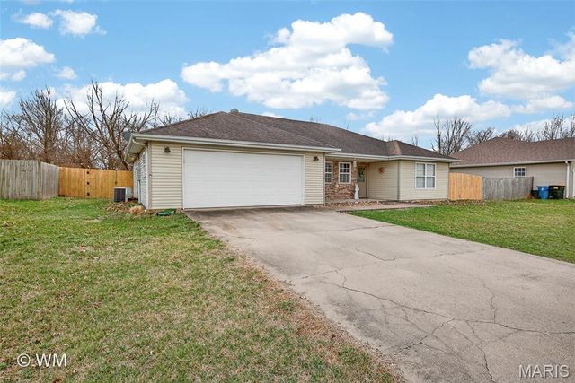 1134 Applelane, Lebanon, MO 65536