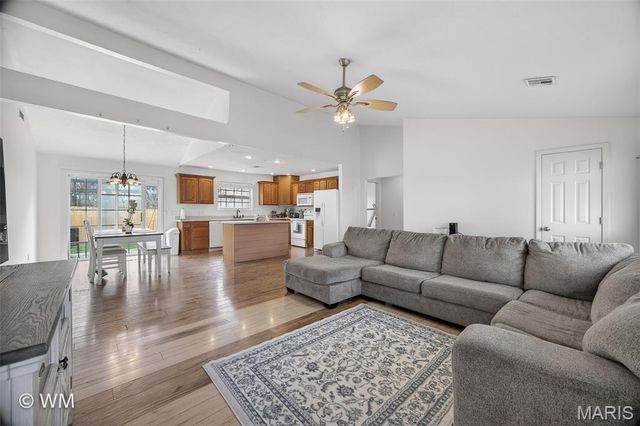 1134 Applelane, Lebanon, MO 65536