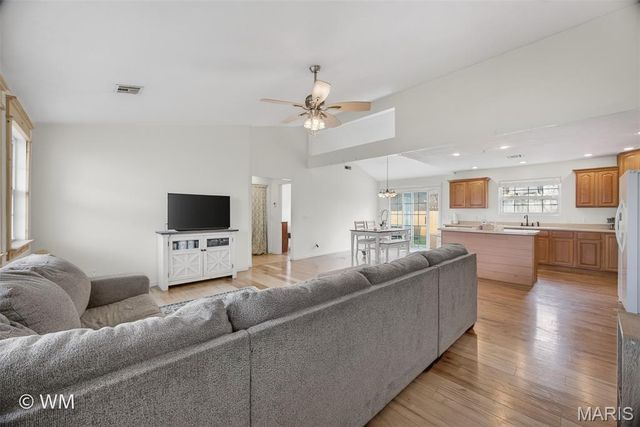 1134 Applelane, Lebanon, MO 65536