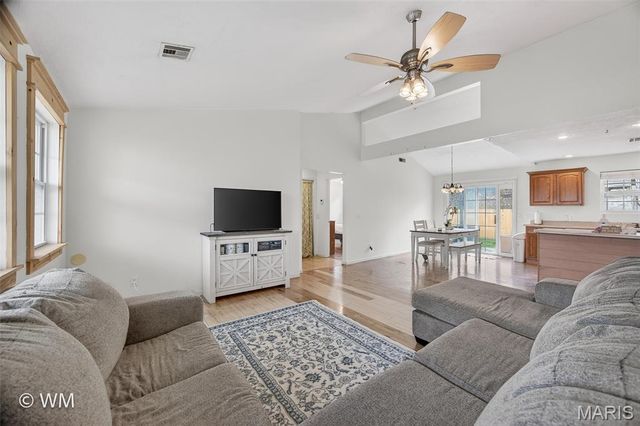 1134 Applelane, Lebanon, MO 65536