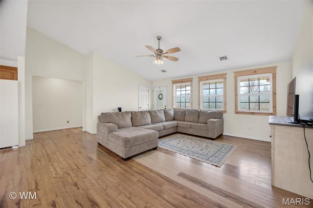 1134 Applelane, Lebanon, MO 65536