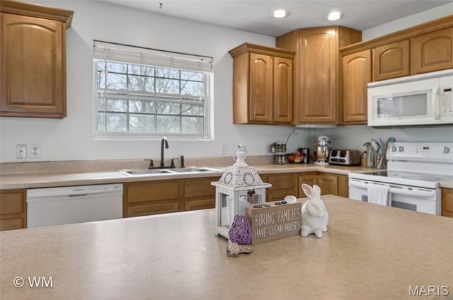 1134 Applelane, Lebanon, MO 65536