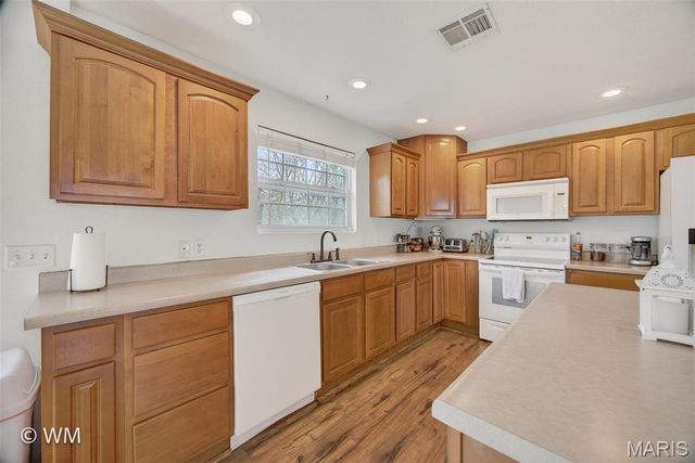 1134 Applelane, Lebanon, MO 65536