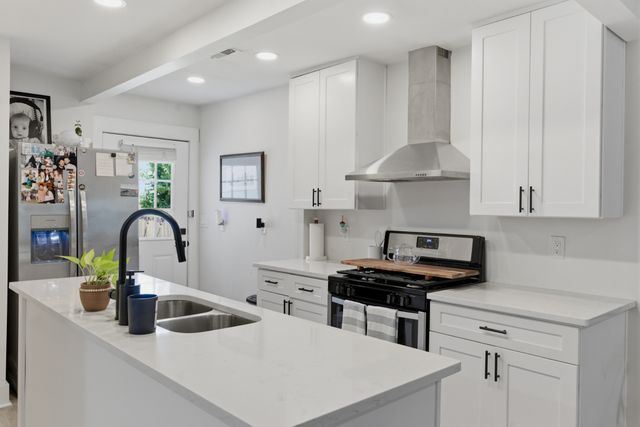 1812 10th Ave, N, Nashville, TN 37208
