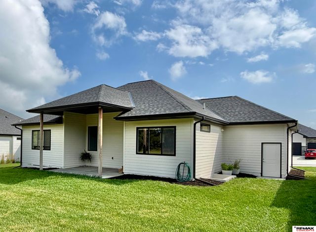 8832 Buckley Creek Road, Lincoln, NE 68520