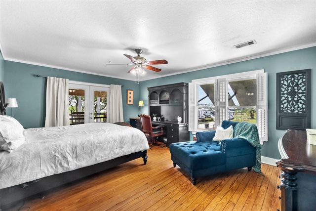 939 17th Street Street, Dickinson, TX 77539