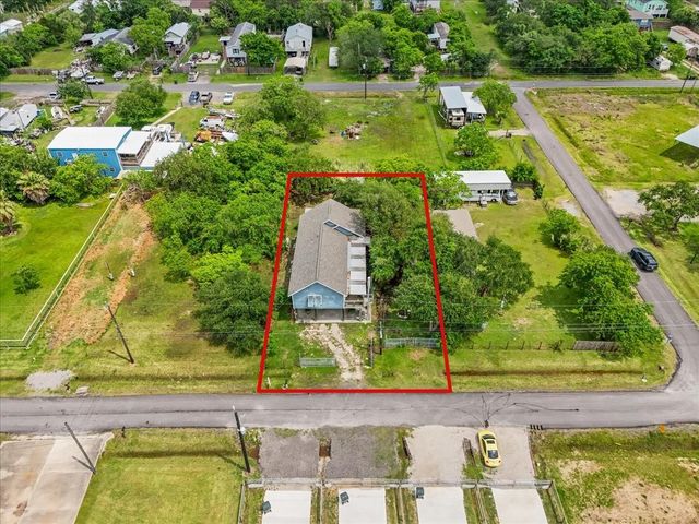 939 17th Street Street, Dickinson, TX 77539