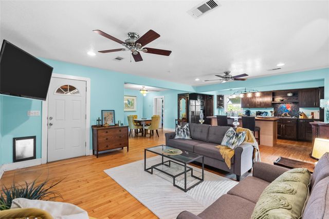 939 17th Street Street, Dickinson, TX 77539