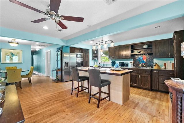 939 17th Street Street, Dickinson, TX 77539