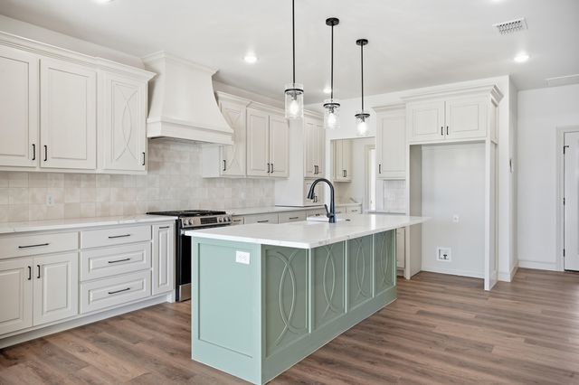 1113 N 6th Street, Wolfforth, TX 79382