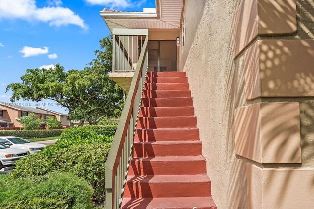 10461 NW 7th St 204, Pembroke Pines, FL 33026