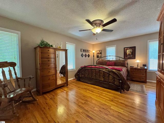 164 Creekside Drive, Pickens, SC 29671